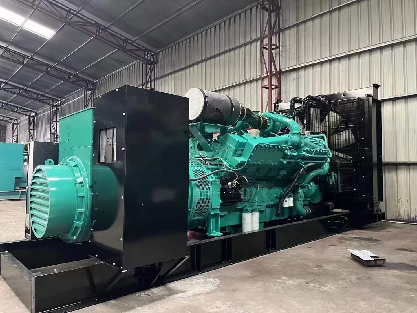 九真镇如何降低 800kW 柴油发电机输出电流的波动?