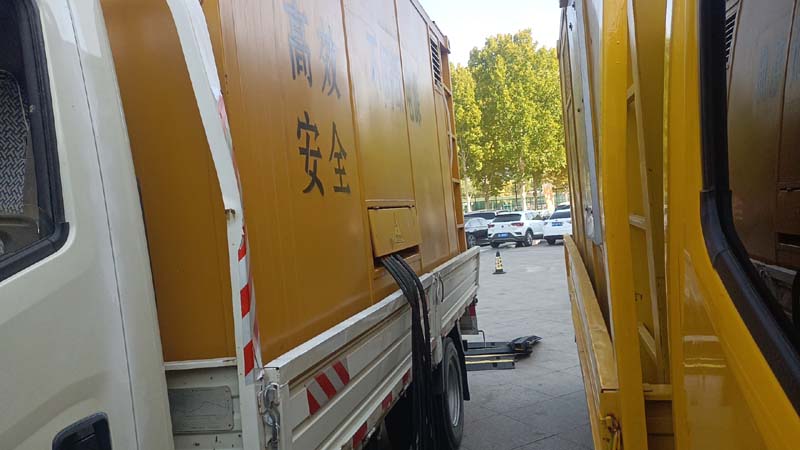 九真镇如何判断柴油发电机组和UPS电源的切换时间是否符合要求？