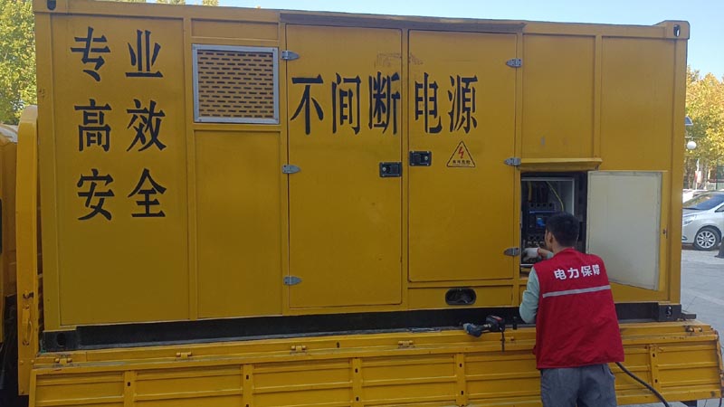 九真镇柴油发电机组和UPS电源配合使用时，如何避免切换过程中的电力中断？